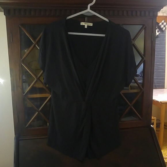 Andrée by Unit twist front blouse in Black - Picture 2 of 3
